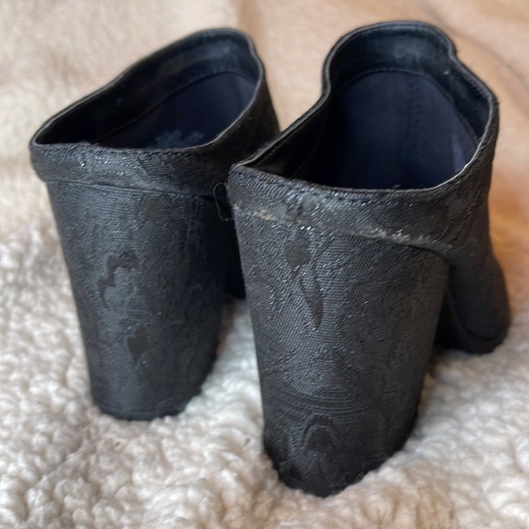 KENNETH COLE Womens Black Tap Dance Slip On Heeled Mules size 8.5 - Picture 11 of 14